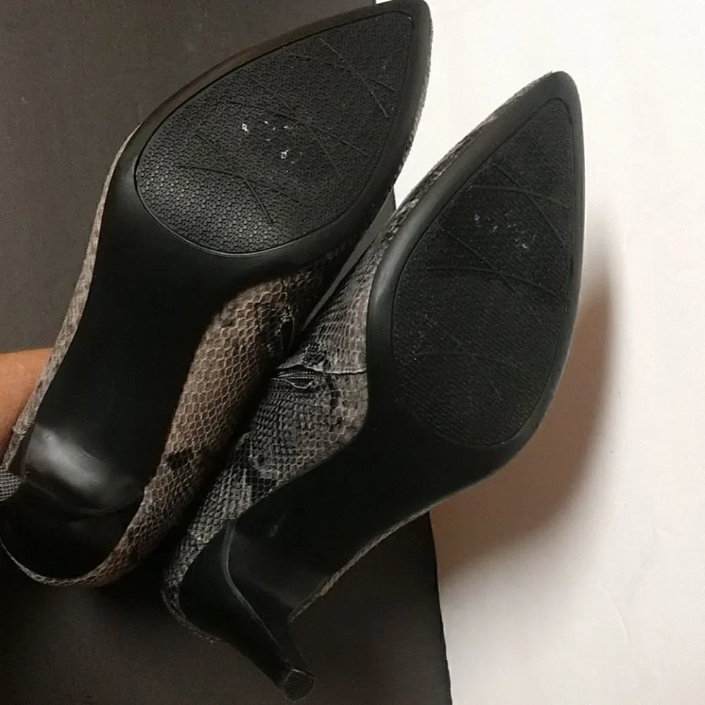 👌 Faux Snake Skin Shoes Size 8.5.   A9